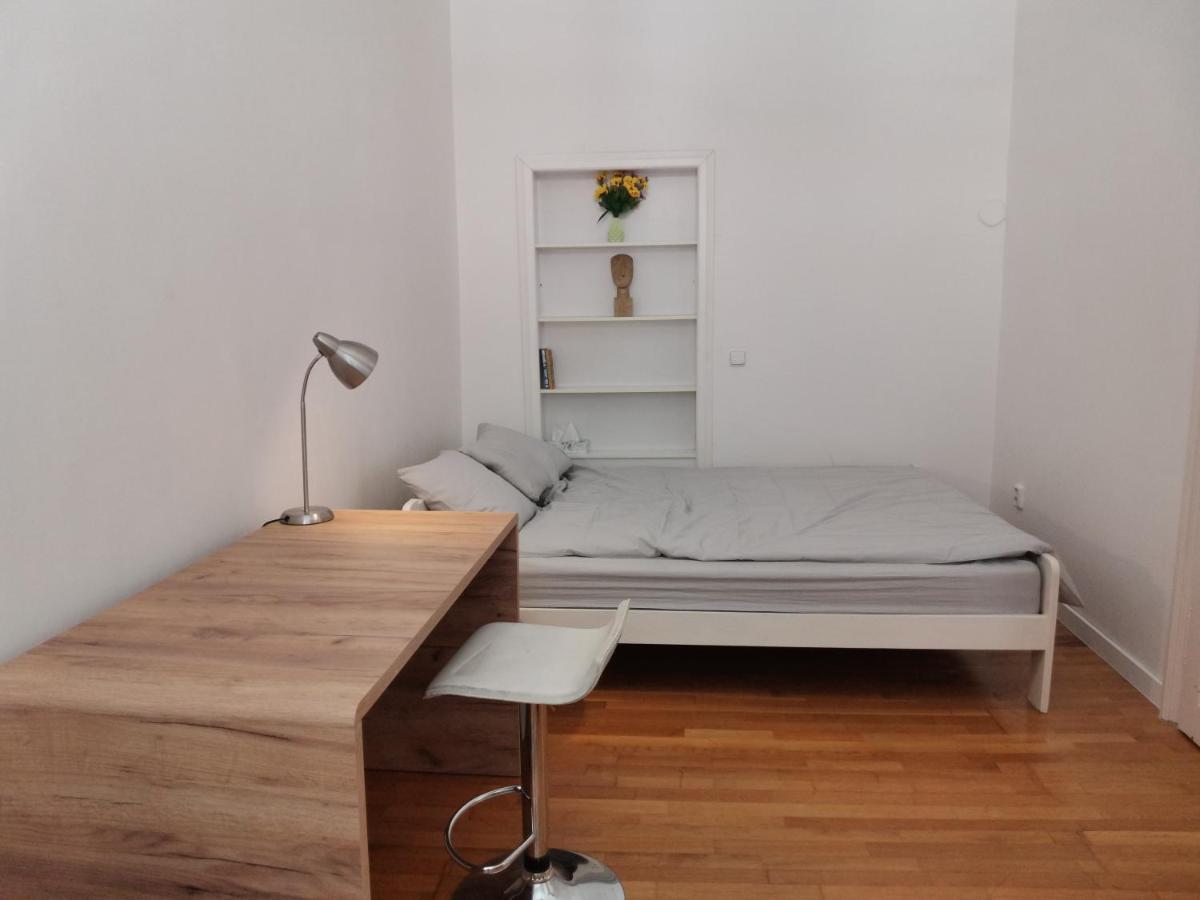 Downtown 3 Bdr Charm - Walk To All Attractions Bratislava Exterior photo