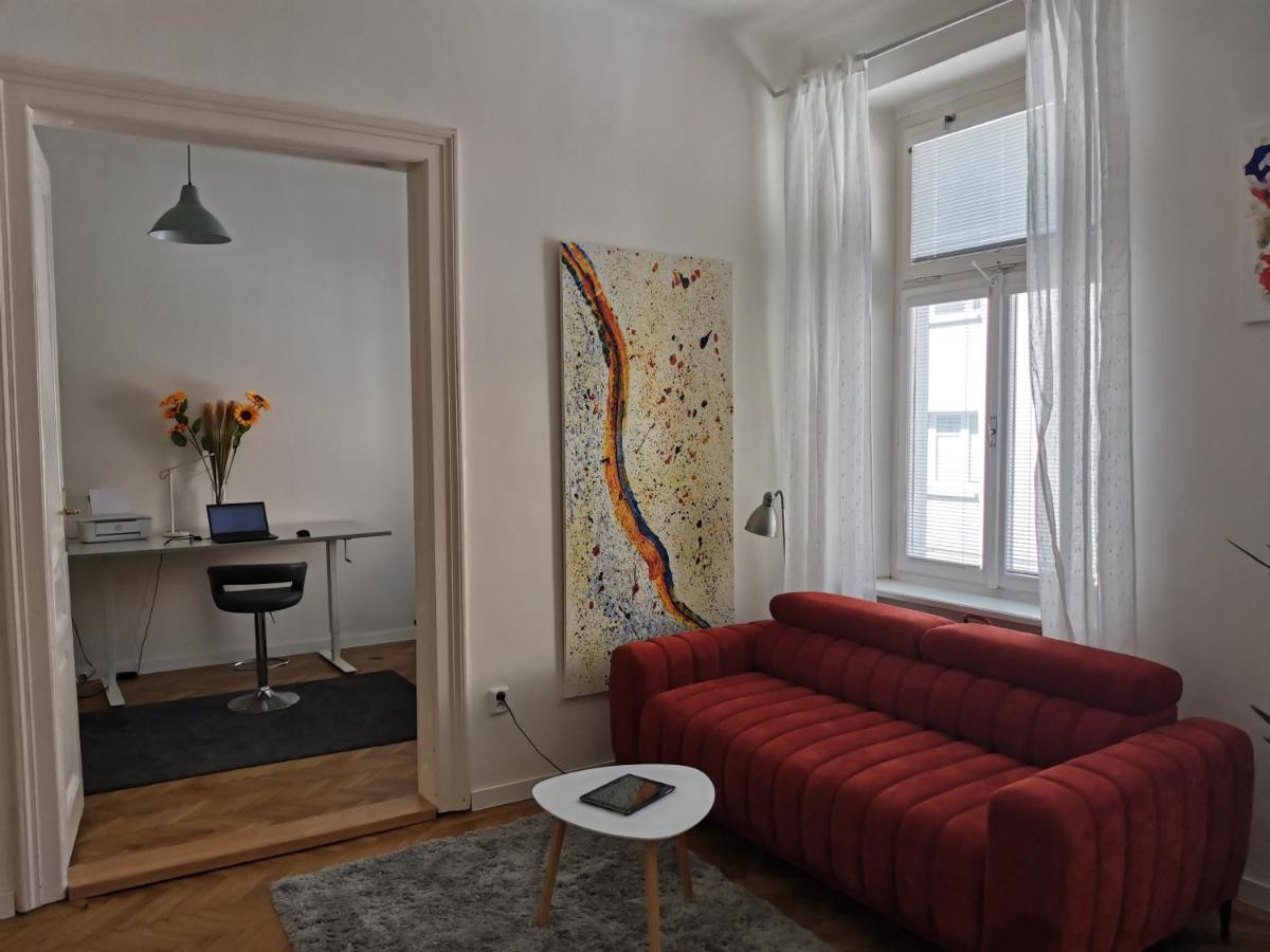 Downtown 3 Bdr Charm - Walk To All Attractions Bratislava Exterior photo